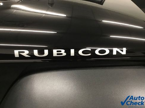 Used 2015 Jeep Wrangler Unlimited Rubicon w/ Connectivity Group AWD/4WD image 21