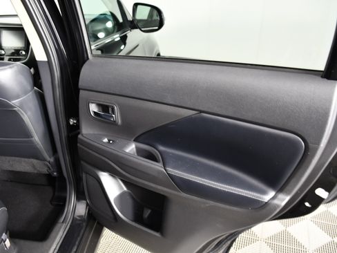 Used 2020 Mitsubishi Outlander SEL AWD/4WD image 42