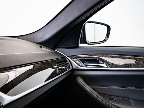 Used 2023 BMW 540i w/ M Sport Package image 34