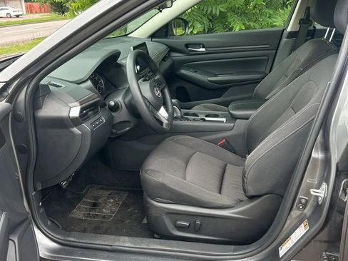 Used 2025 Nissan Altima 2.5 SV FWD image 8