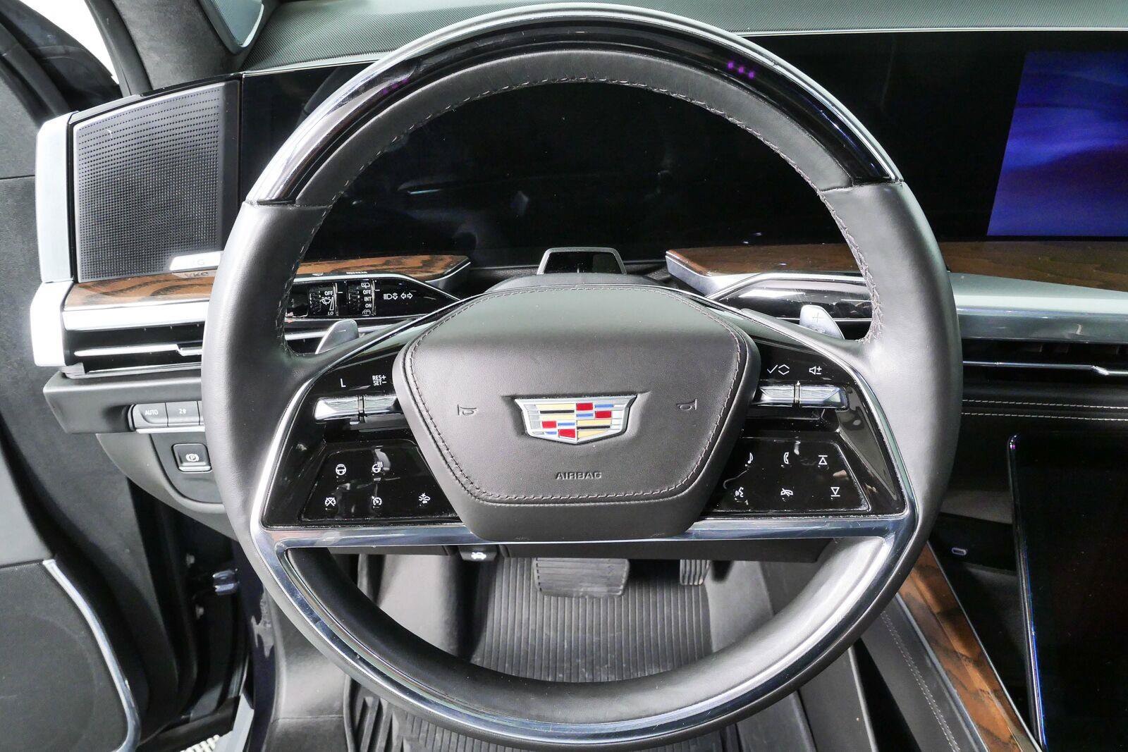 Used 2025 Cadillac Escalade ESV Sport Platinum w/ LPO, ONYX Package AWD/4WD image 8