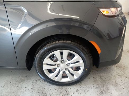 Used 2021 Kia Soul LX FWD image 3