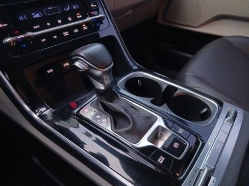 Used 2022 Kia Carnival SX image 24