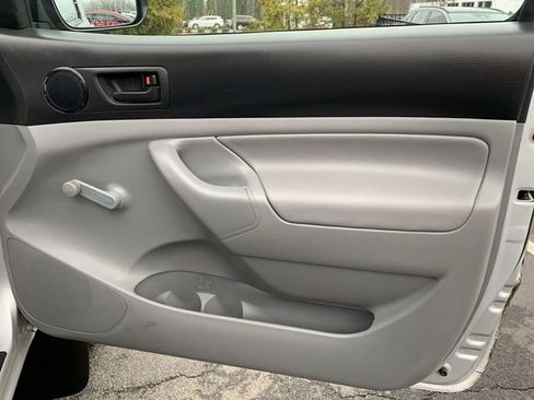 Used 2012 Toyota Tacoma 4x4 Regular Cab image 10