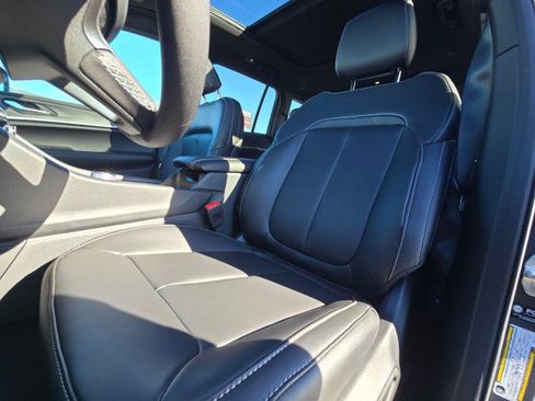 New 2025 Jeep Grand Cherokee Limited w/ Black Appearance Package image 24