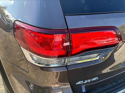 Used 2021 Jeep Grand Cherokee Limited image 23