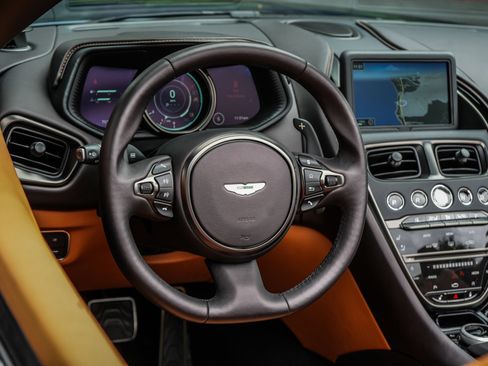 Used 2023 Aston Martin DB11 Volante RWD image 30