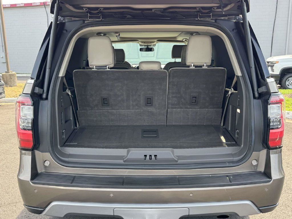 Used 2018 Ford Expedition Limited w/ Equipment Group 302A AWD/4WD image 16