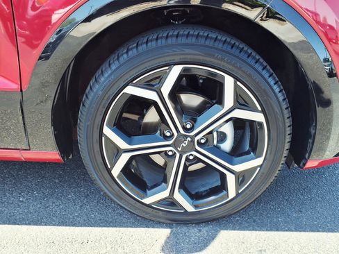 Used 2024 Kia Niro EX Touring FWD image 9
