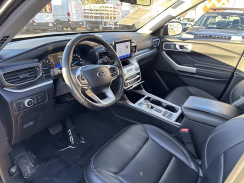 Used 2022 Ford Explorer XLT w/ Equipment Group 202A image 17