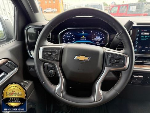 Used 2025 Chevrolet Silverado 1500 LT AWD/4WD image 18