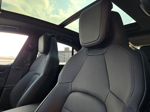 Used 2025 Porsche Macan Electric image 20