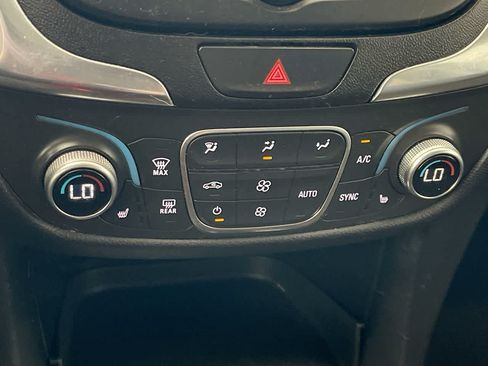Used 2020 Chevrolet Equinox LT AWD/4WD image 19