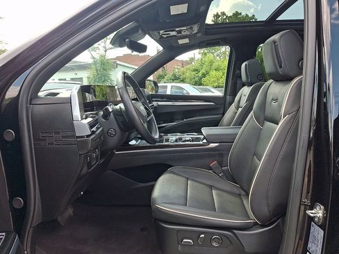 Used 2026 Cadillac Escalade ESV Luxury w/ LPO, Floor Liner Package AWD/4WD image 14