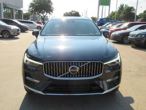 Used 2023 Volvo XC60 B5 Plus w/ Protection Package Premier image 2