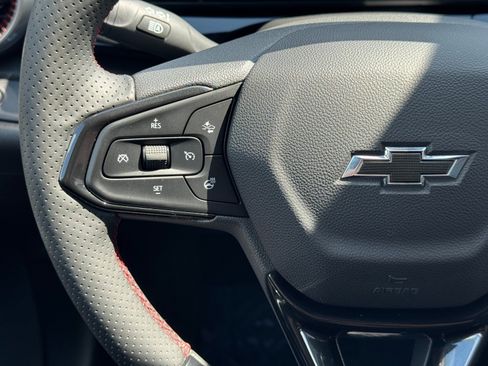 Used 2025 Chevrolet Trax RS FWD image 18