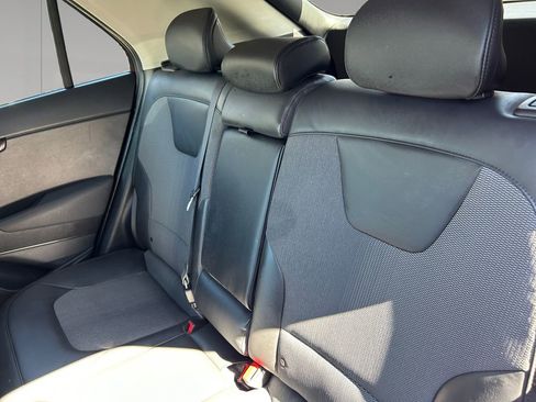 Used 2023 Kia Niro EX FWD image 16