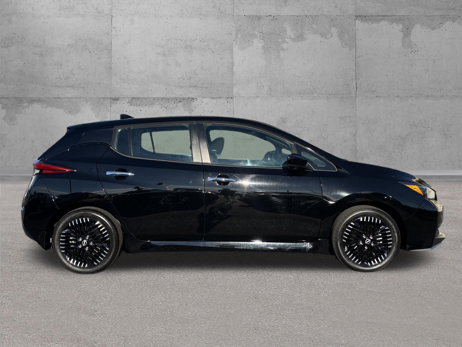 Used 2024 Nissan Leaf SV Plus FWD image 8