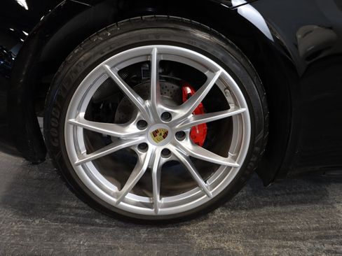 Used 2019 Porsche 718 Cayman S image 11