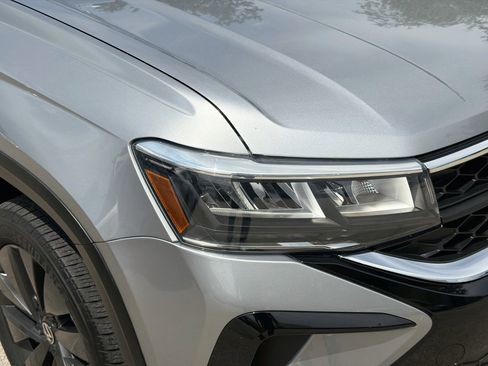 Certified 2024 Volkswagen Taos S FWD image 33
