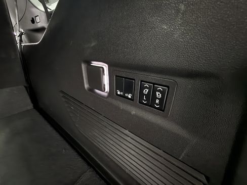 Used 2023 GMC Yukon XL Denali Ultimate image 33