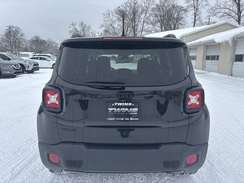 Used 2017 Jeep Renegade Altitude image 5