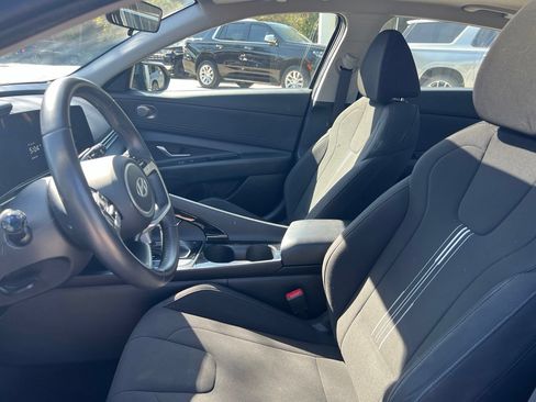 Used 2025 Hyundai Elantra SEL FWD image 10