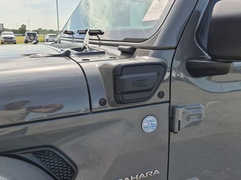Used 2023 Jeep Wrangler Unlimited Sahara AWD/4WD image 10