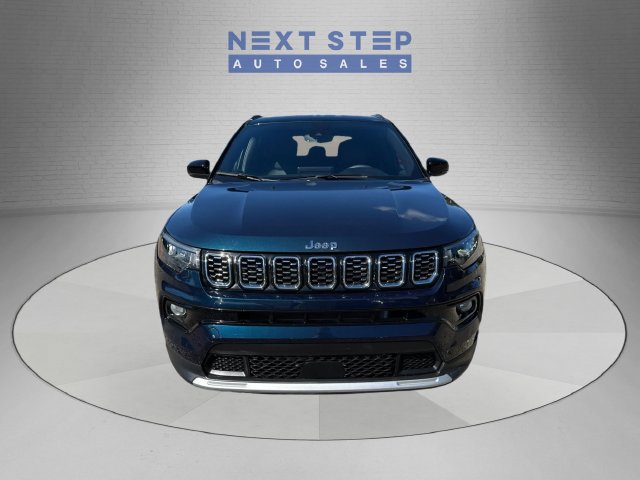 Used 2024 Jeep Compass Limited AWD/4WD image 2