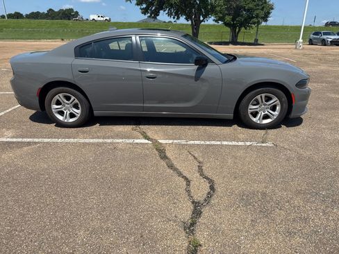 Used 2023 Dodge Charger SXT RWD image 4