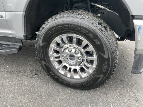 Used 2022 Ford F250 XLT w/ XLT Premium Package image 3