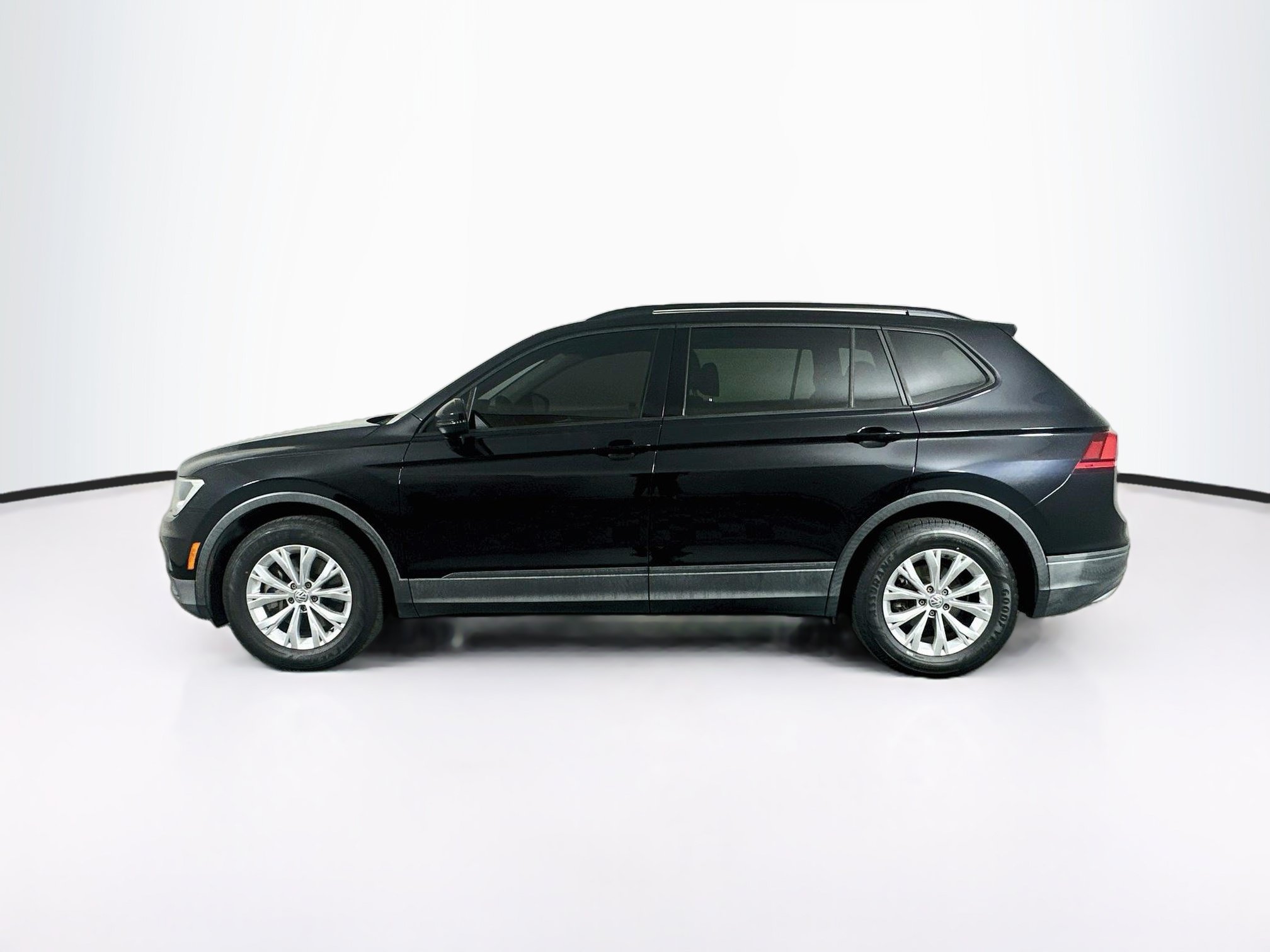 Used 2019 Volkswagen Tiguan S w/ Driver Assistance Package FWD image 4