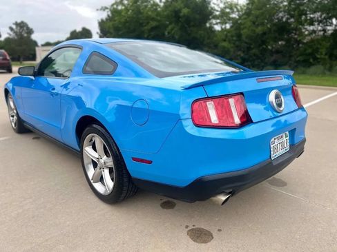Used 2010 Ford Mustang GT RWD image 8