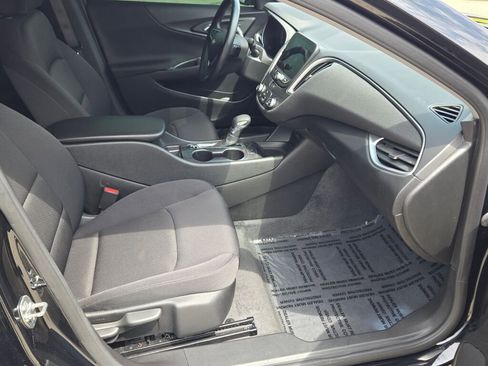 Used 2025 Chevrolet Malibu RS FWD image 4