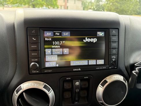 Used 2017 Jeep Wrangler Unlimited Sahara AWD/4WD image 20