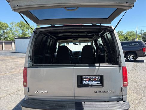 Used 1998 Chevrolet Astro AWD image 16