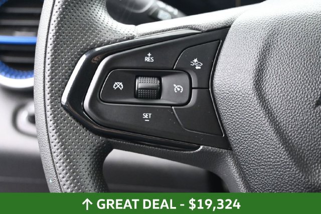 Used 2025 Chevrolet Trax LT FWD image 32