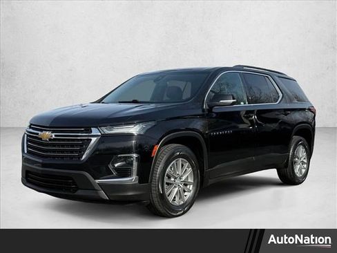 Used 2022 Chevrolet Traverse LT image 1