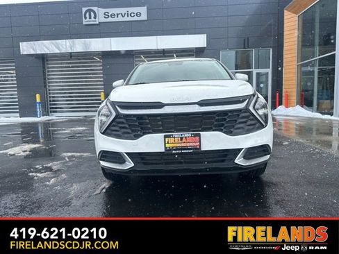 Used 2023 Kia Sportage LX image 3