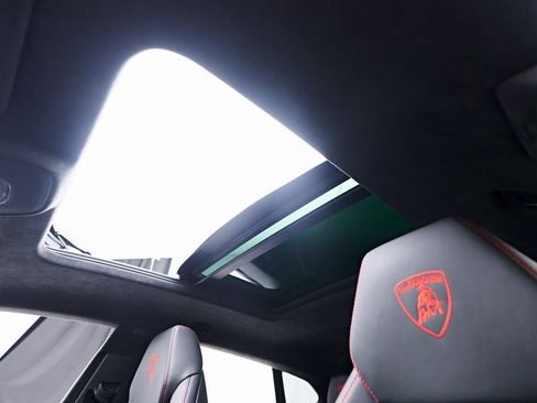 Used 2022 Lamborghini Urus image 54