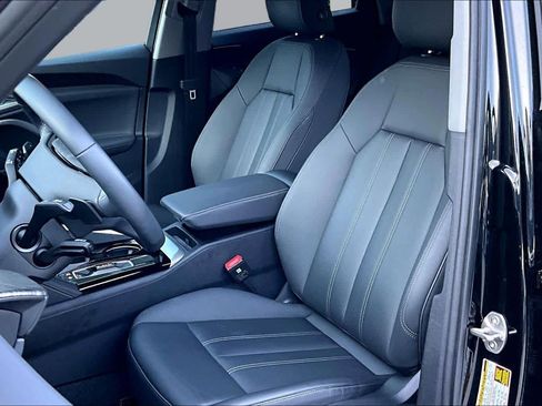 Used 2025 Audi Q5 Premium w/ Convenience Package AWD/4WD image 8