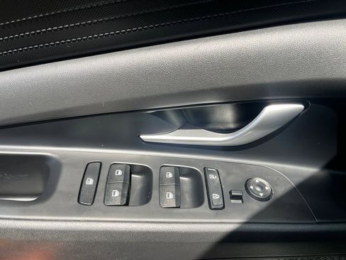 Used 2024 Hyundai Elantra SE FWD image 11
