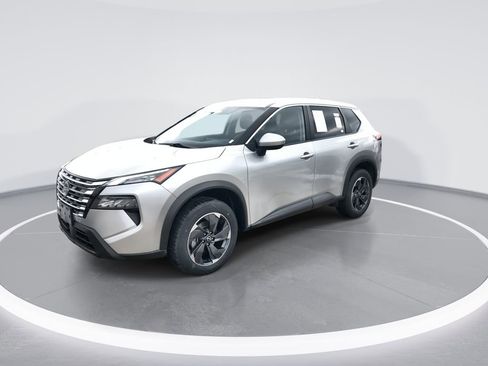 Used 2024 Nissan Rogue SV image 4