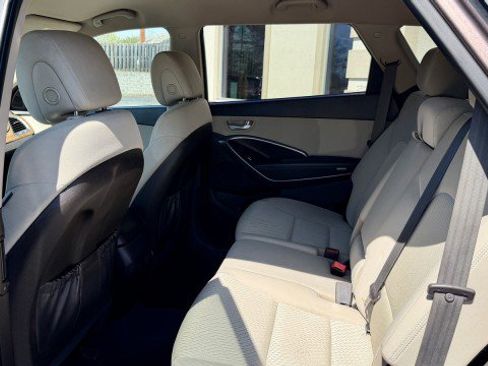 Used 2015 Hyundai Santa Fe GLS image 8