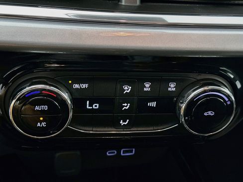 Used 2025 Chevrolet Trax LT FWD image 22