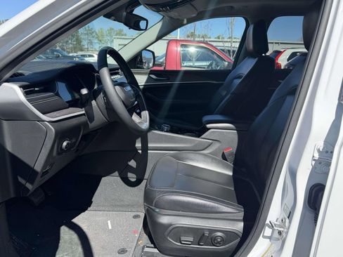 Used 2023 Jeep Grand Cherokee Limited w/ Black Appearance Package image 5