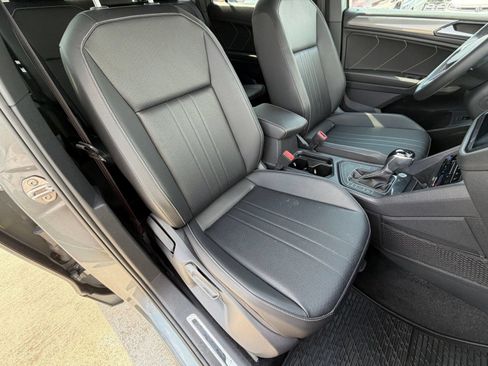 Certified 2023 Volkswagen Tiguan SE R-Line FWD image 25