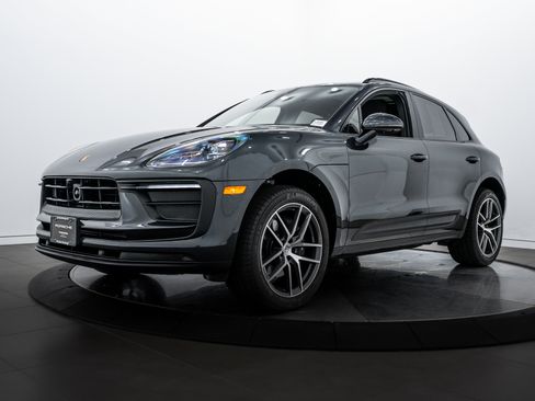 Certified 2025 Porsche Macan image 1