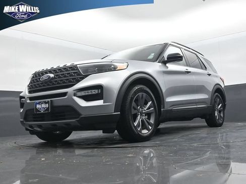 Used 2024 Ford Explorer XLT w/ Equipment Group 202A RWD image 19