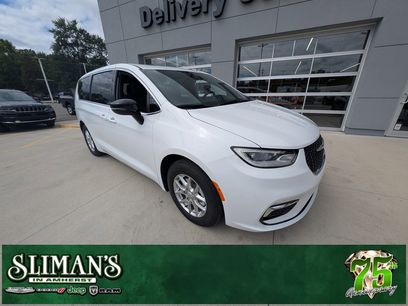 New 2026 Chrysler Pacifica Select